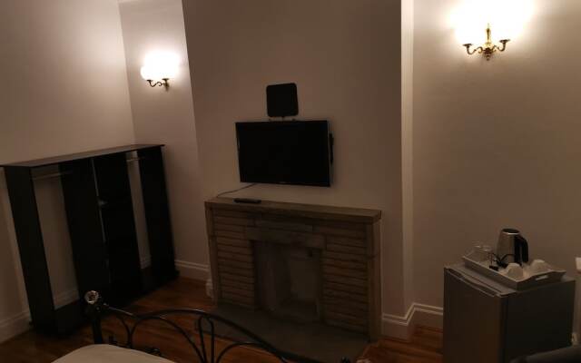 Newly refurbished home near Whitton station