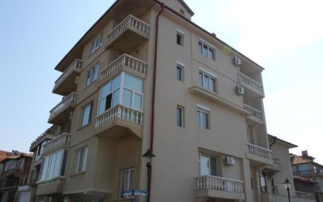 Tzonevi Guest House