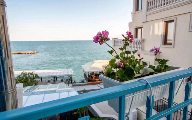 White House Family Hotel