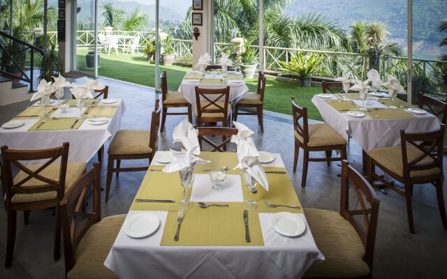 The Albatross, Kandy
