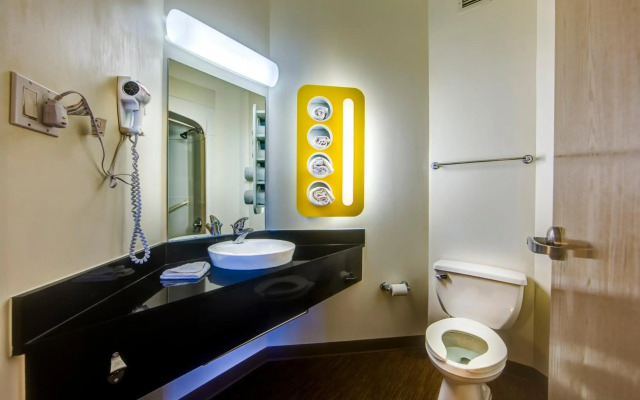 Motel 6 Burlington, ON - Toronto West - Oakville