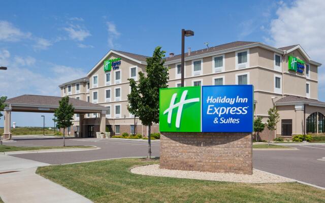 Holiday Inn Express Hotel & Suites Rogers, an IHG Hotel