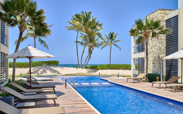 Luxury Beach Condo With Ocean Views Bh-302