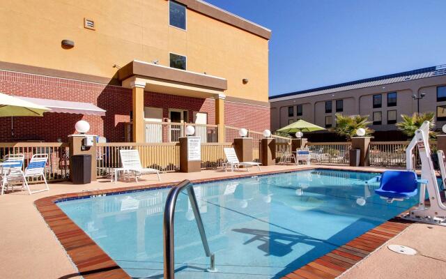 Comfort Suites Biloxi - Ocean Springs