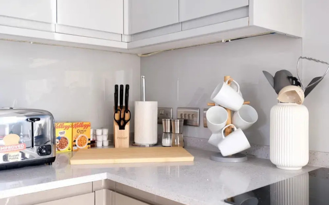 Town Center 2 bed Serviced Apartment 8