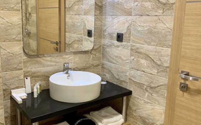 AZZA Hotel & Restaurant