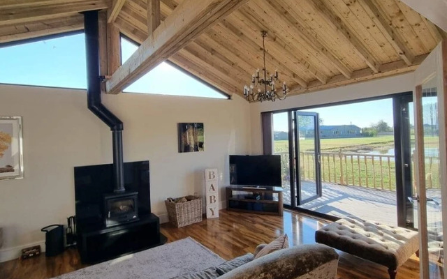 4bed Lodge Sleeps8-pet Friendly-hot Tub-log Burner