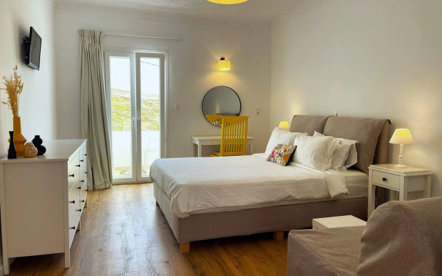 Adonis Hotel Studios & Apartments