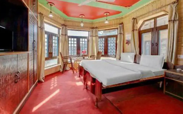 New Hotel Nishat Lake View Srinagar