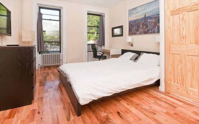 Upscale Newly Renovated 2 BR on Midtown East