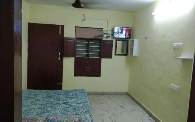 Raghavi Tourist Home