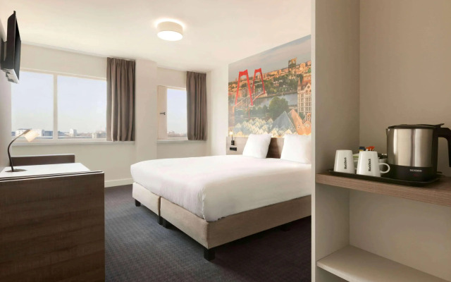 Rotterdam Teleport Hotel