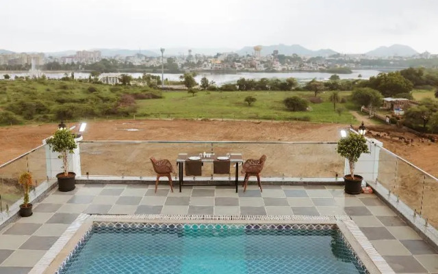 Revaas Lake View Boutique Hotel