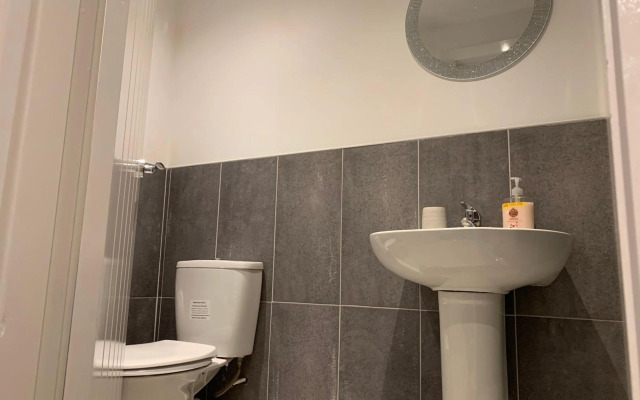 Modern Serviced Apartment - Near City Centre