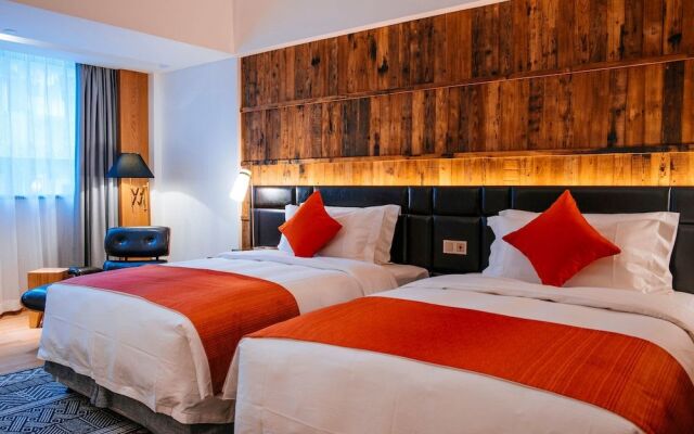 QI Hotel