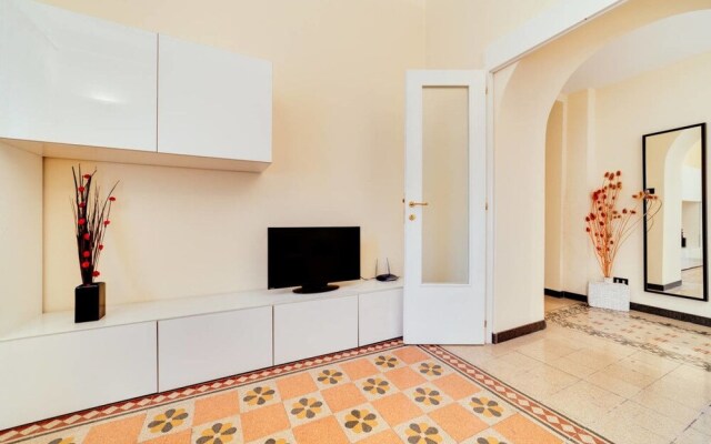 Sunny Flat in Elegant Building Close to Colosseum