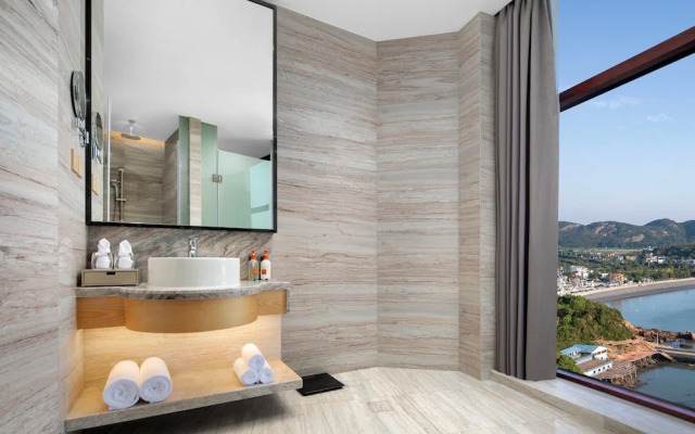 Crowne Plaza Zhoushan Seaview, an IHG Hotel