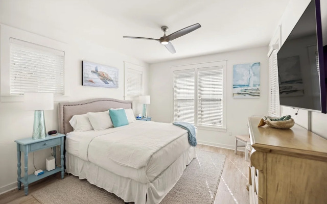 1332 Laurel Grove 3 Bedroom Home by RedAwning