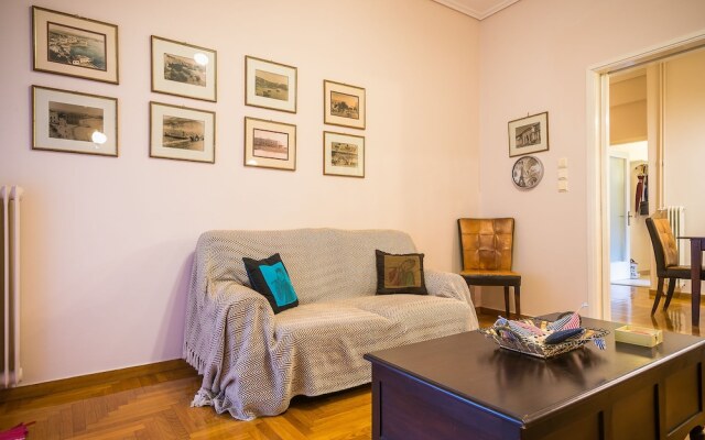 Comfortable Central Athens Flat  by Cloudkeys