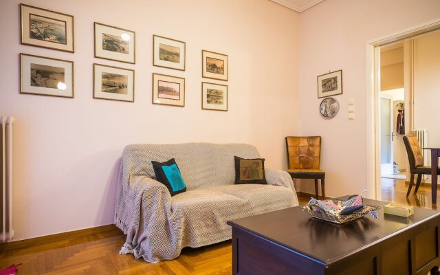 Comfortable Central Athens Flat by Cloudkeys