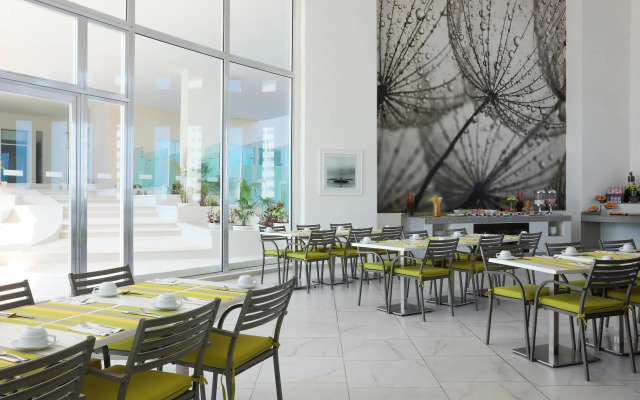 Krystal Urban Cancun & Beach Club