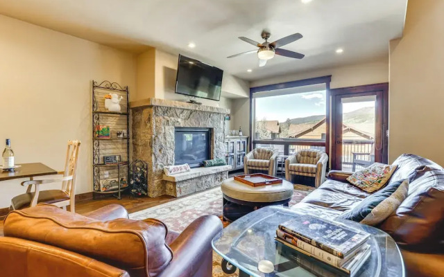 Ski Shuttle & Community Perks: Keystone Townhome