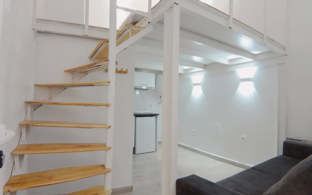 Duplex con cama de 135cm, A/C. WiFi metro Plaza Eiptica