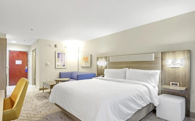 Holiday Inn Express Gulfport Beach by IHG
