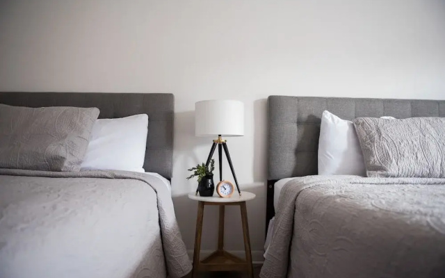 Carriage House Motor Inn