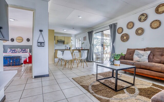 The Cottage-1 Bed-pool-bbq-fibre-solar-samrand