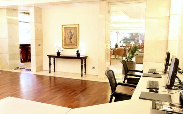 Promenade Hotel