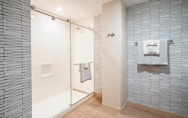 Cambria Hotel Austin Downtown