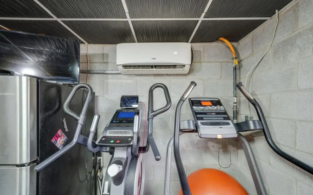 Beckley Studio w/ Private Hot Tub & Home Gym! - фото 3