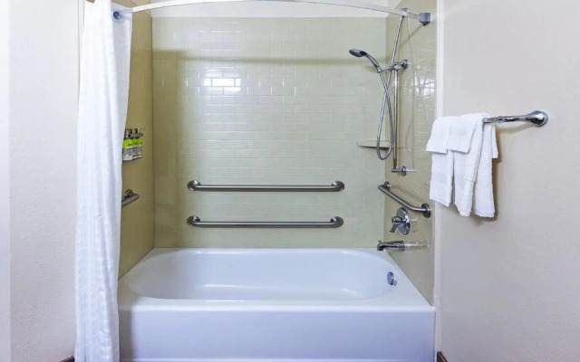 Candlewood Suites - Midland Sw