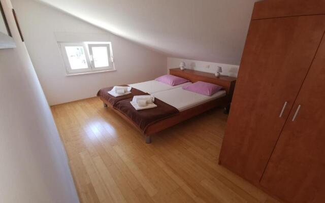 Apartment 3 Biba 51 pax