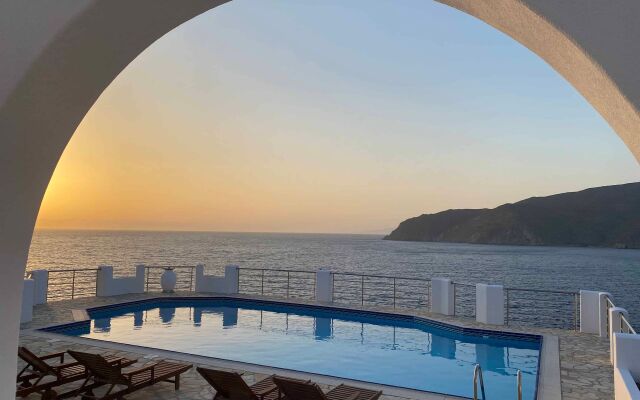 SeaRock Rooms & Suites Amorgos