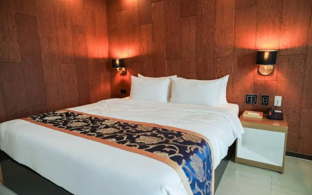 Dancenter Luxury Retreat Angeles City