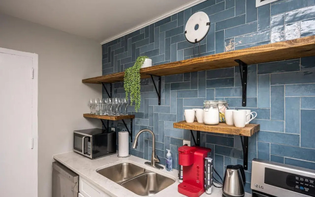 ATL downtown 2BR King Bed FREE parking