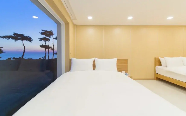 The Mare Pool Villa Pension
