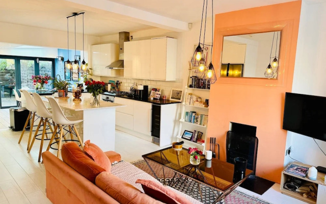 Townhouse by Notting Hill - Sleeps5/petsok/tv/wifi