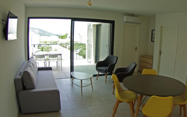 Attractive Holiday Home In Malaucene With Terrace