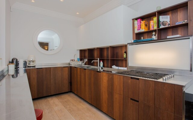 Exquisite Cadogan Square Knightsbridge Apartment