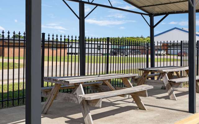 Days Inn by Wyndham Demopolis