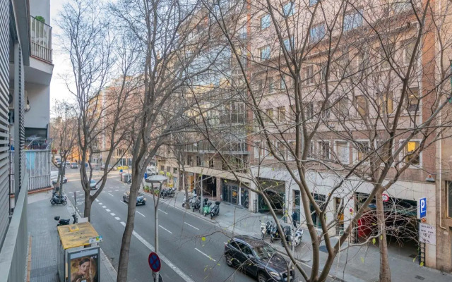Modern and bright apartment in Eixample 1-2