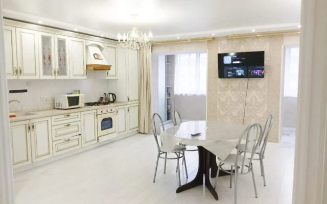 Apartments on Traktorostroiteley Avenue 78k1