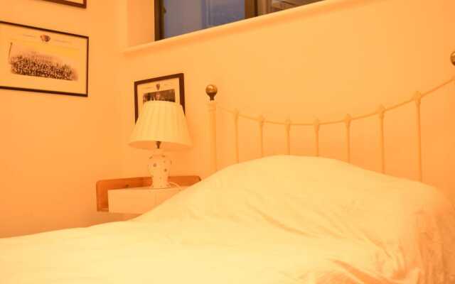 3 Bedroom House With Garden in Battersea