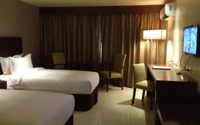 Mandarin Plaza Hotel