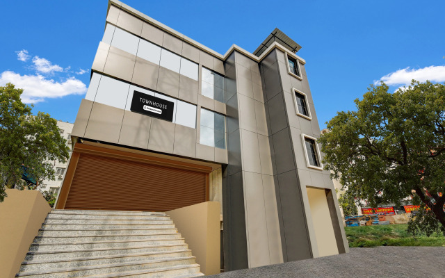 Super Townhouse Golden Temple Manikonda