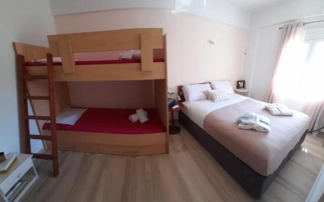 Paximadia - 1 bedroom apt - beach front