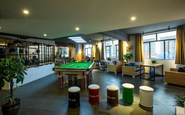 Comma Travel International Youth Hotel
